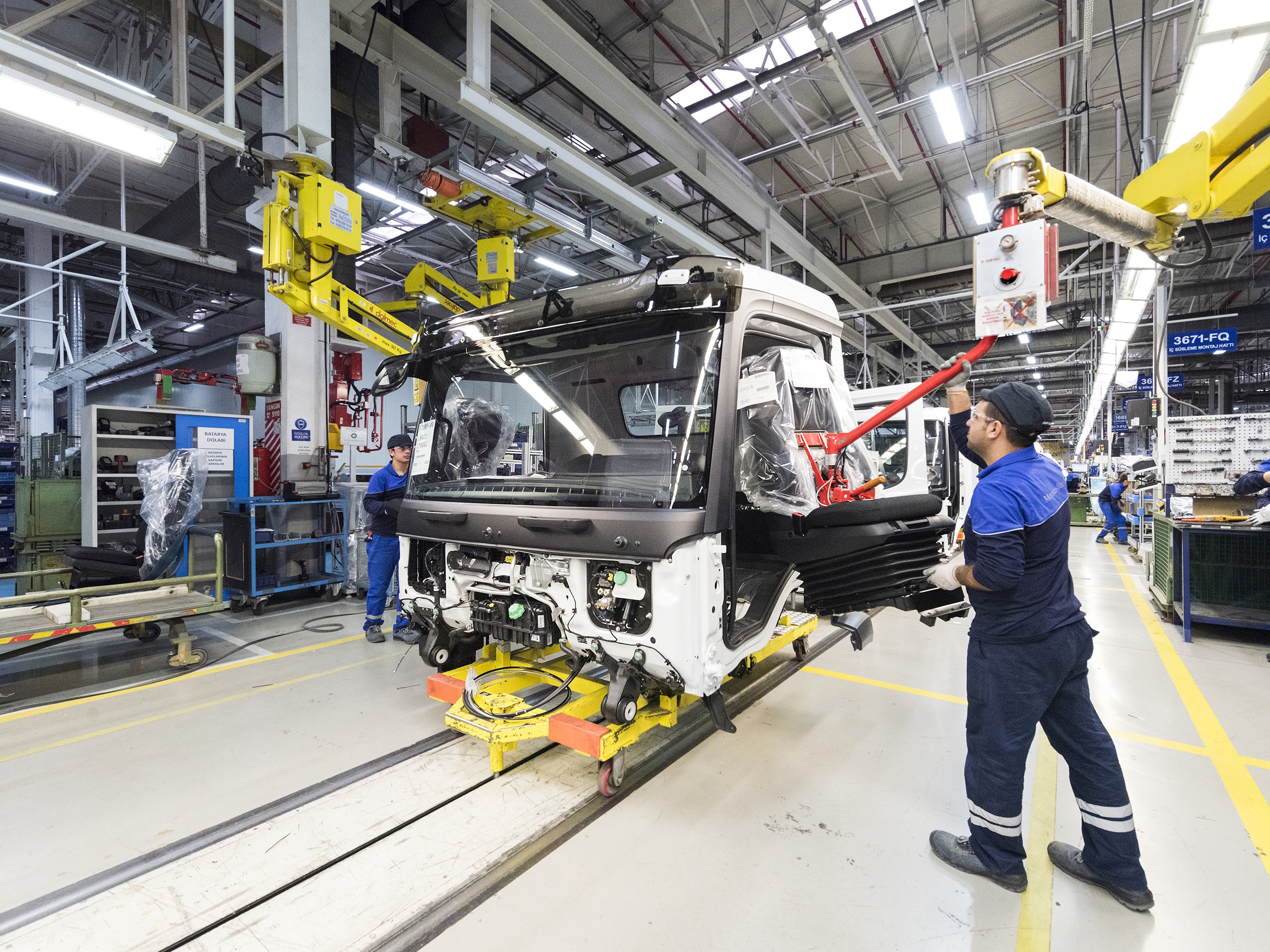 4 Mercedes-Benz Türk Aksaray Kamyon Fabrikası Koltuk Takma İstasyonu
