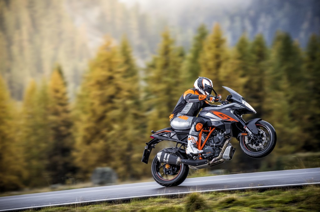 1290 SUPER DUKE GT_Action_04