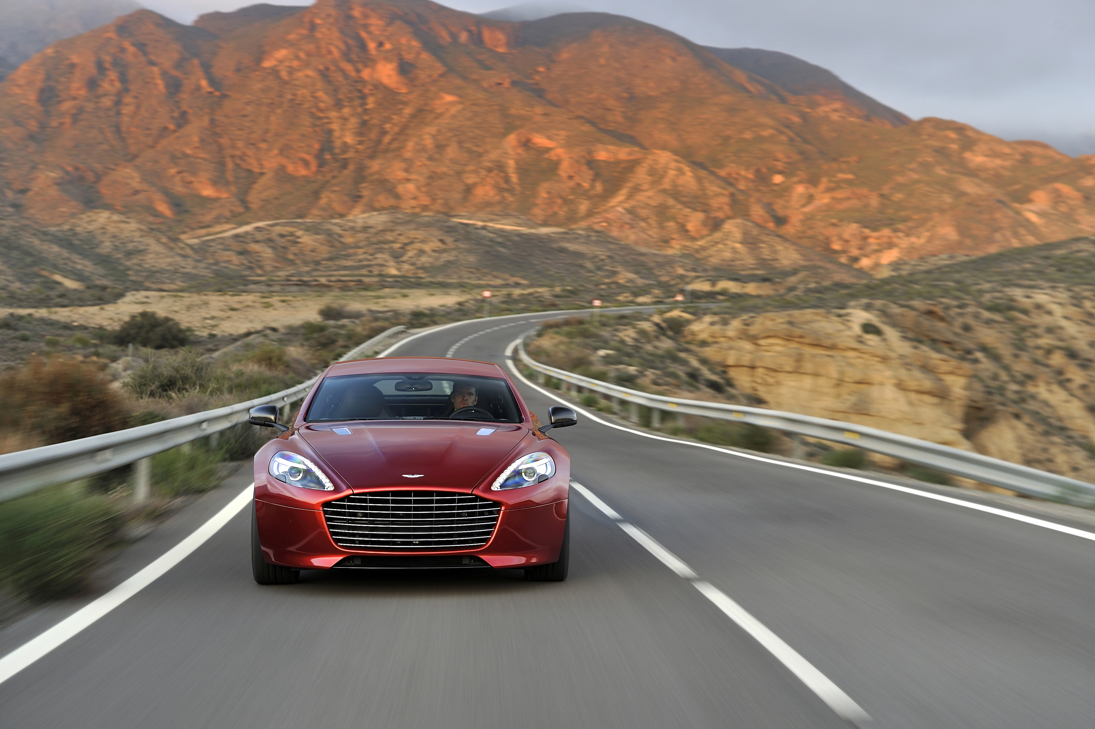 Картинка машина на дороге. Aston Martin rapide. Aston Martin rapide s.